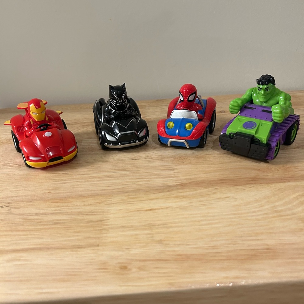 Marvel Pull-Back Racer Car Set – Iron Man Black Panther Spider-Man Hulk Toys
